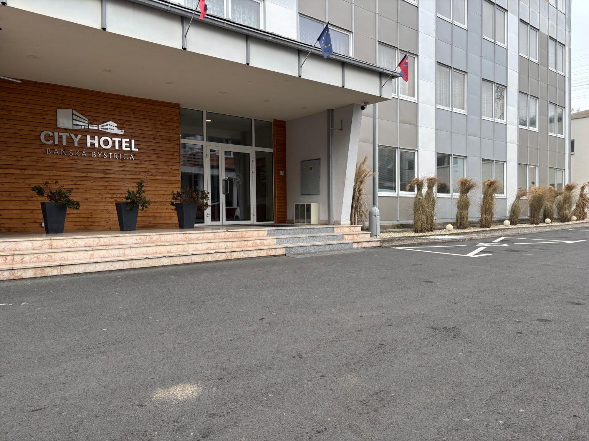 City Hotel B&B, Reception 24 7, 800M Od-From R1, Free Parking Banská Bystrica Exterior foto
