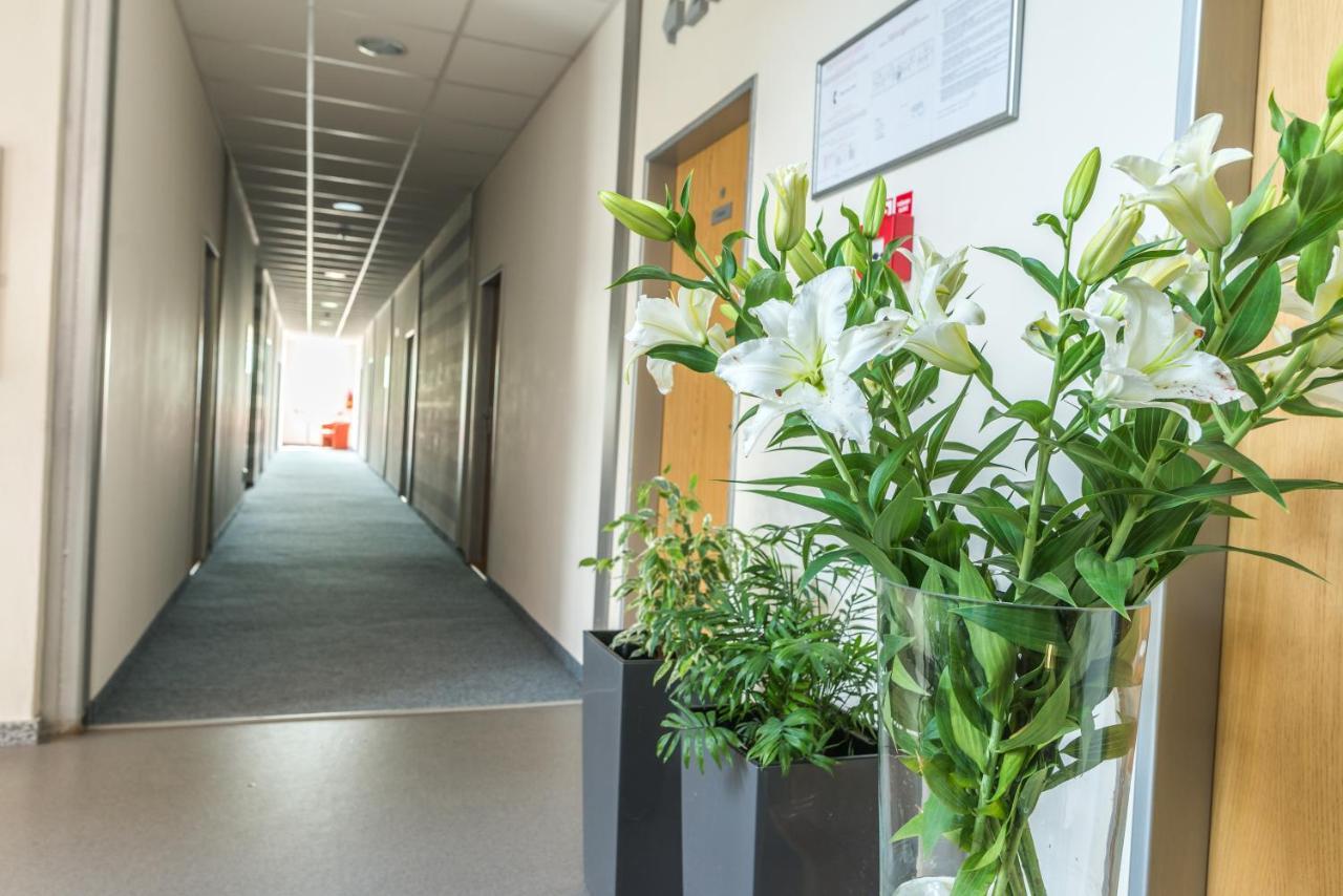 City Hotel B&B, Reception 24 7, 800M Od-From R1, Free Parking Banská Bystrica Exterior foto