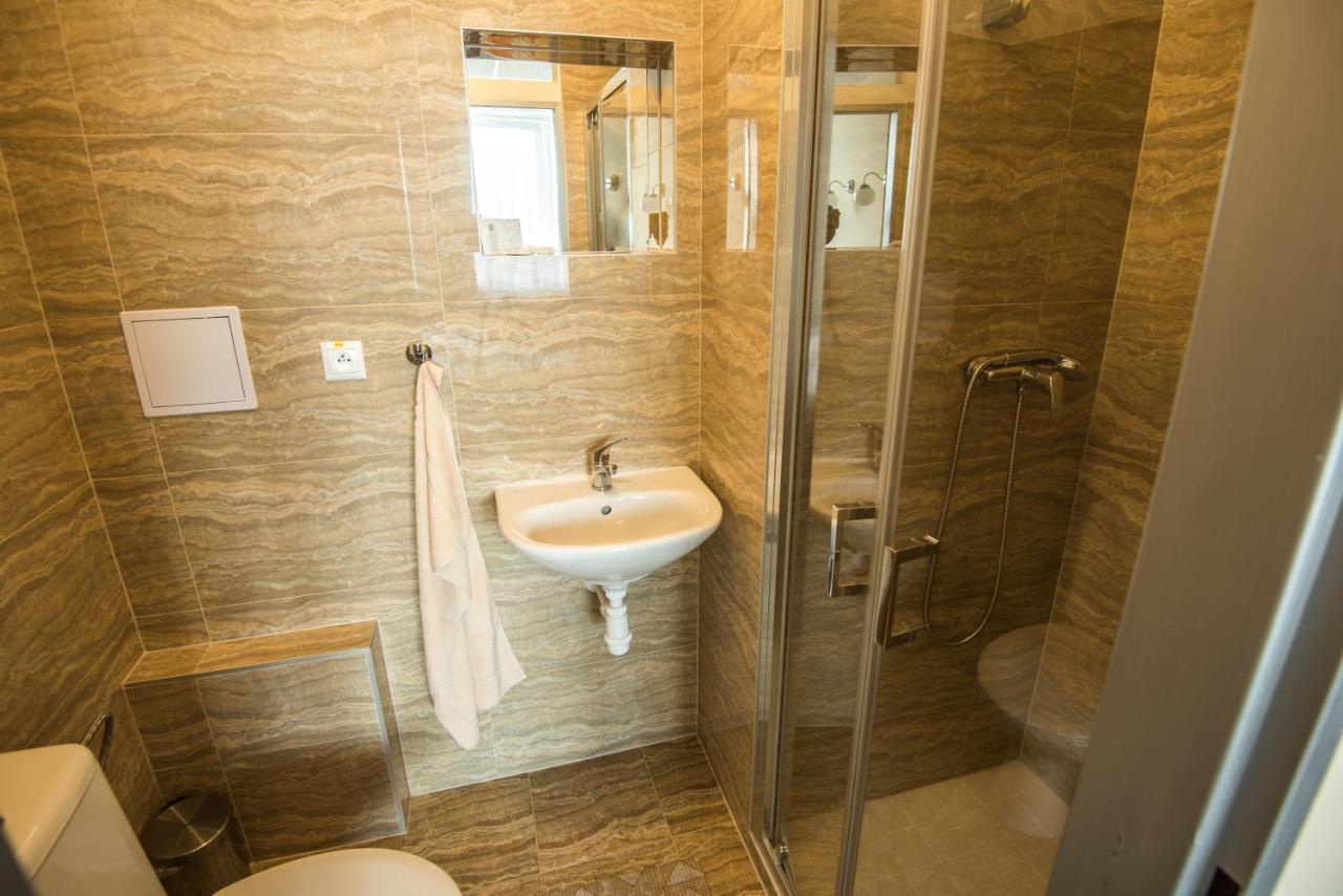 City Hotel B&B, Reception 24 7, 800M Od-From R1, Free Parking Banská Bystrica Exterior foto