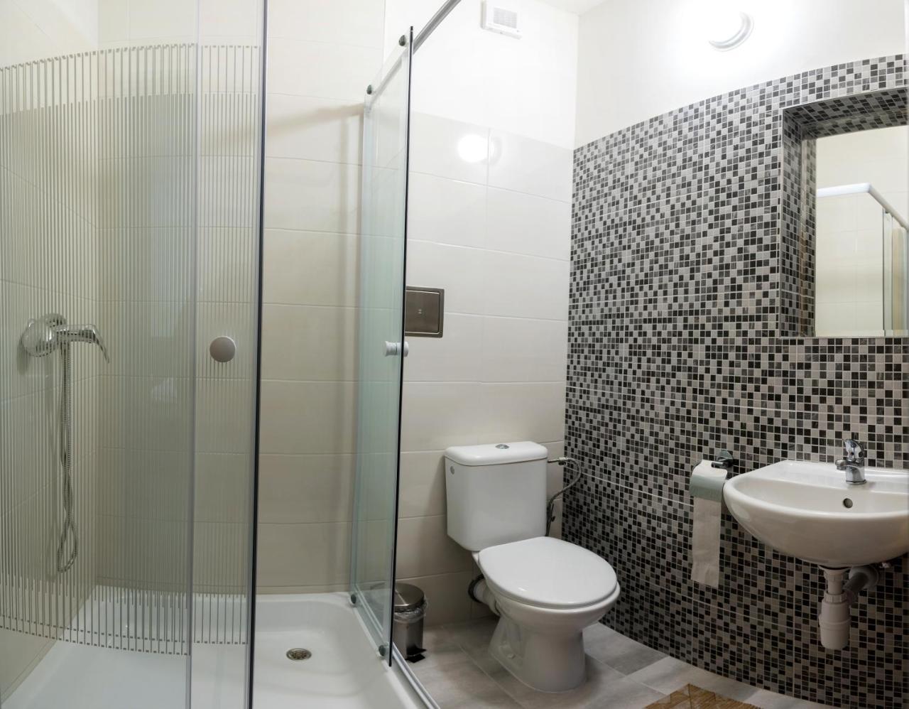 City Hotel B&B, Reception 24 7, 800M Od-From R1, Free Parking Banská Bystrica Exterior foto