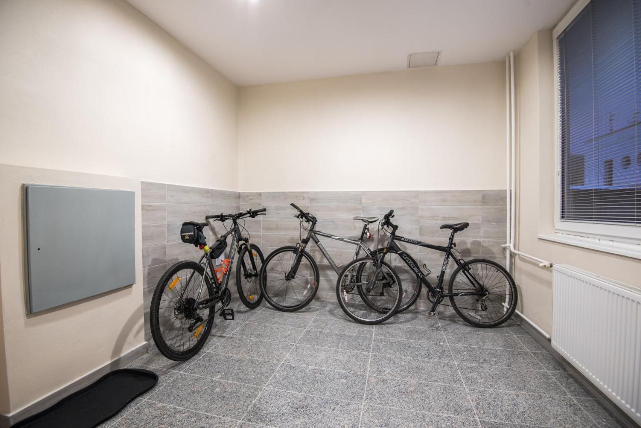 City Hotel B&B, Reception 24 7, 800M Od-From R1, Free Parking Banská Bystrica Exterior foto