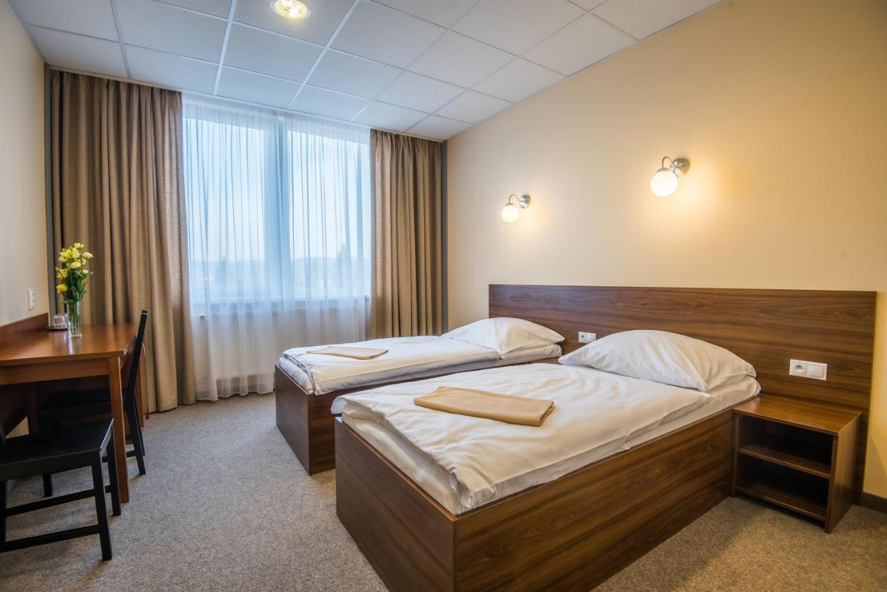 City Hotel B&B, Reception 24 7, 800M Od-From R1, Free Parking Banská Bystrica Exterior foto